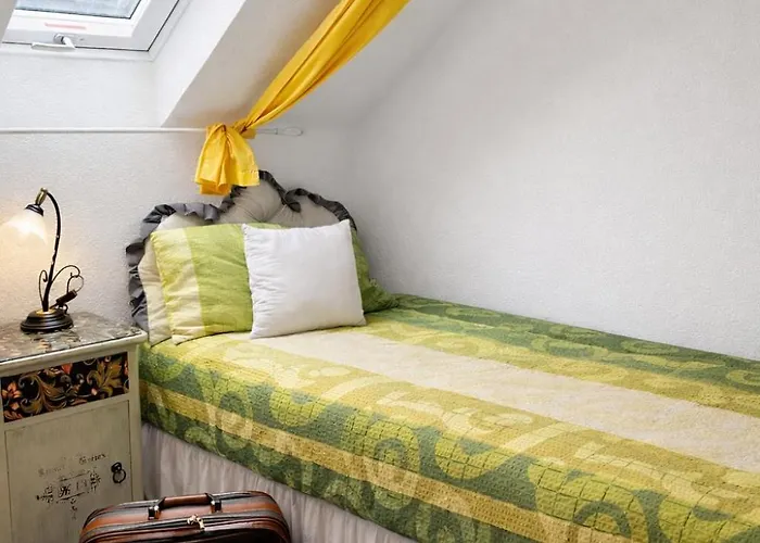 -alirina- Ferienwohnung, 2 Schlafzimmer, Parkplatz Oberkotzau