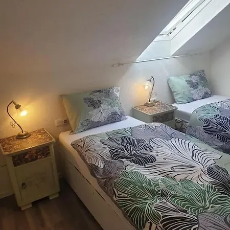 -alirina- Ferienwohnung, 2 Schlafzimmern,parkplatz Oberkotzau